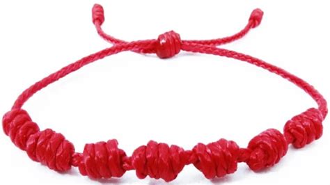 que significa la pulsera de 7 nudos roja|La pulsera roja de 7 nudos significado y colocación。